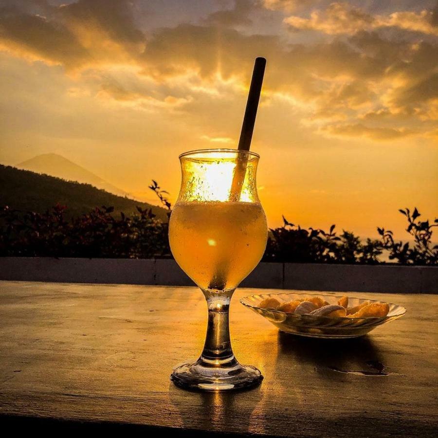 Waenis Sunset View Hotel And Restaurant, Amed, Bali Kültér fotó
